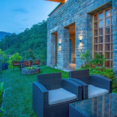 Stayvista At Sylvana Villas With Lawn, Bbq And Jacuzzi Kasauli Exterior photo