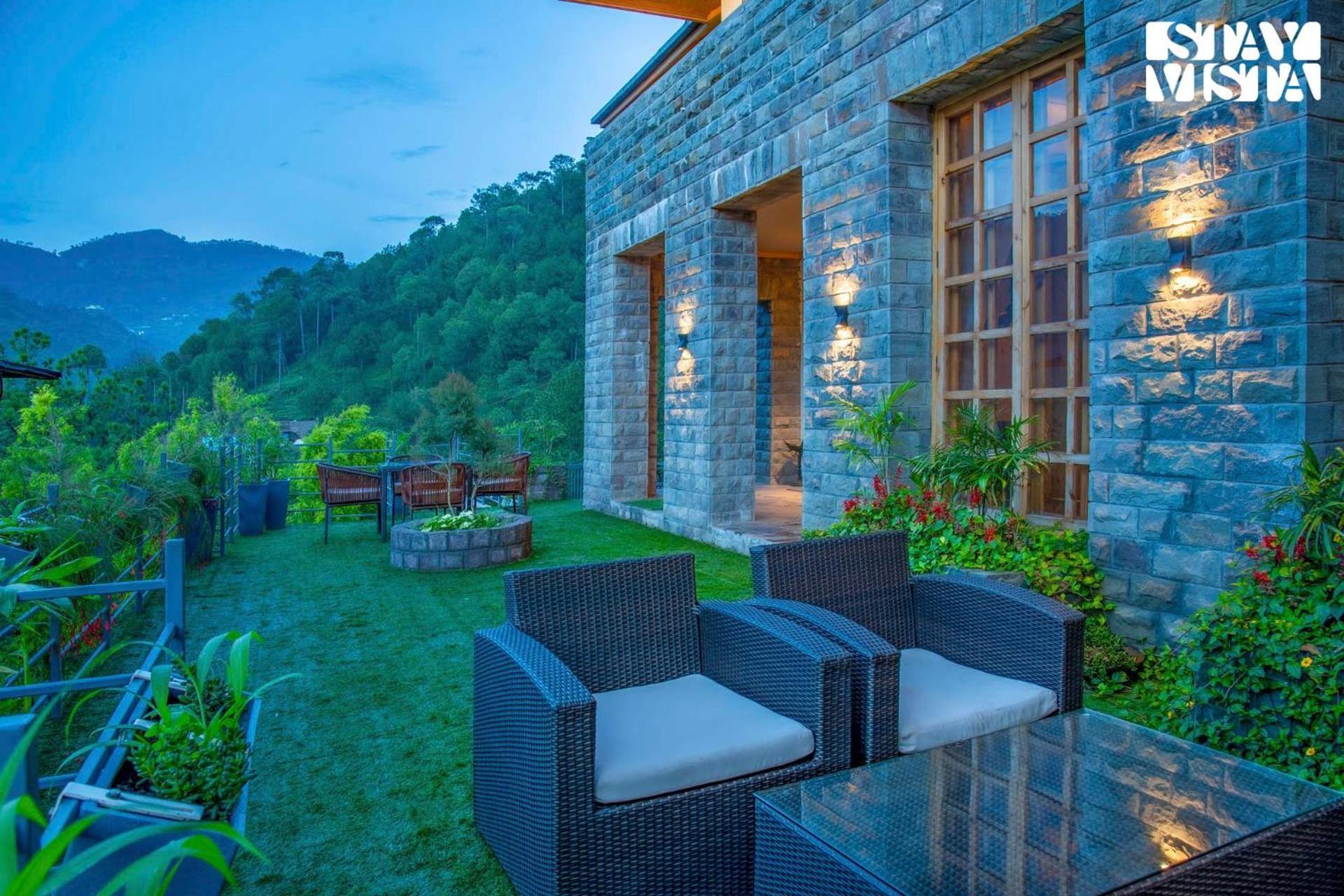 Stayvista At Sylvana Villas With Lawn, Bbq And Jacuzzi Kasauli Exterior photo