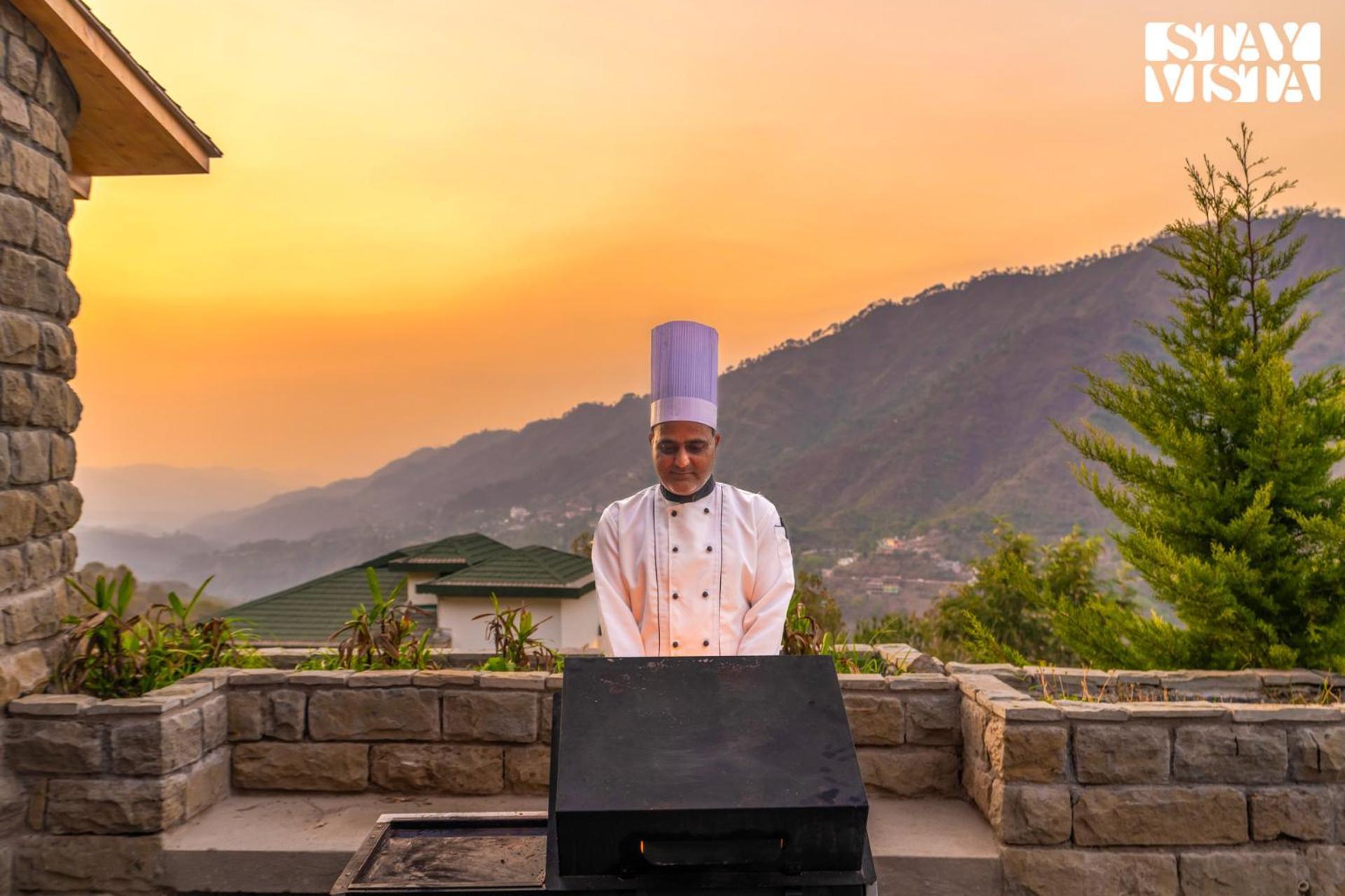 Stayvista At Sylvana Villas With Lawn, Bbq And Jacuzzi Kasauli Exterior photo