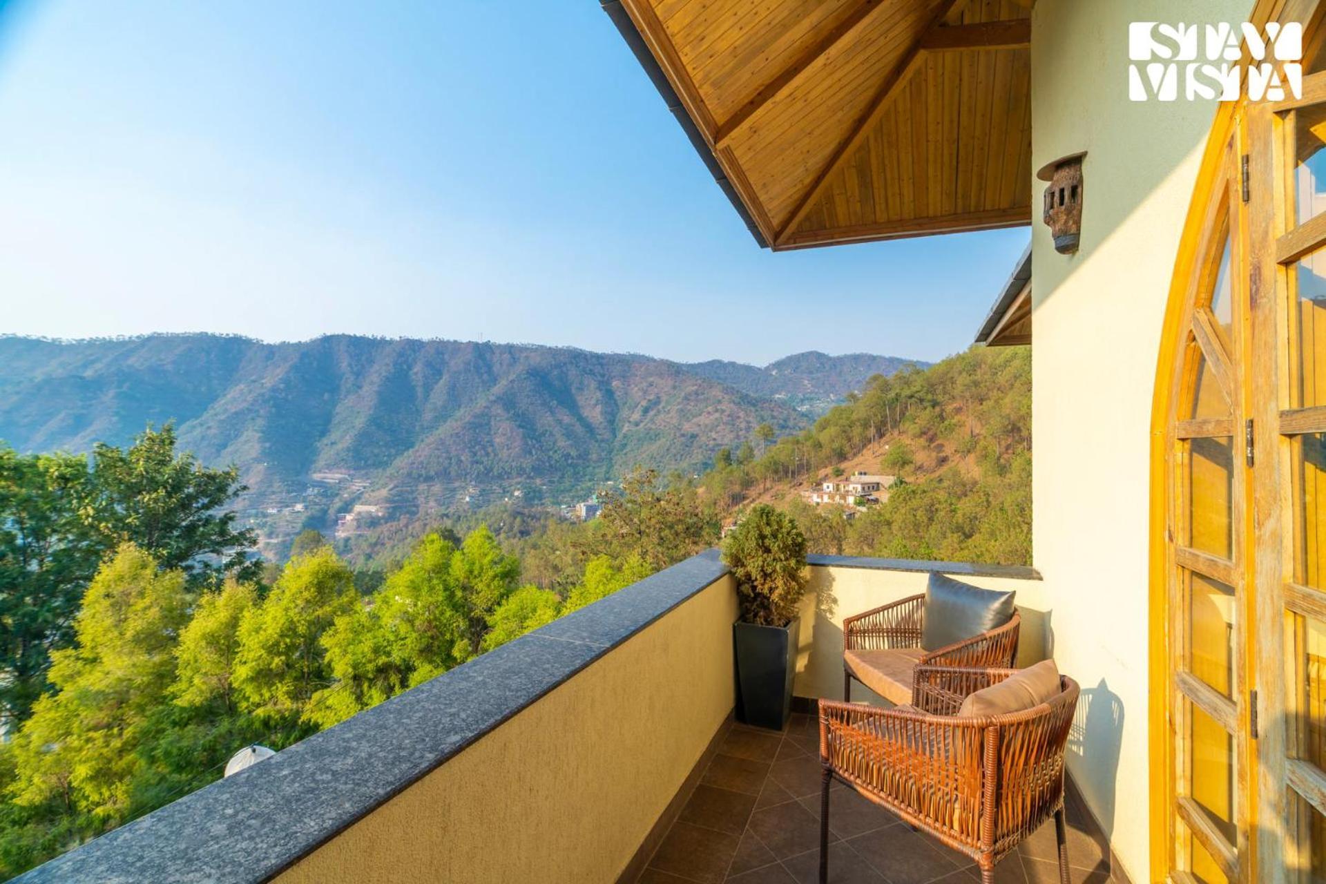 Stayvista At Sylvana Villas With Lawn, Bbq And Jacuzzi Kasauli Exterior photo