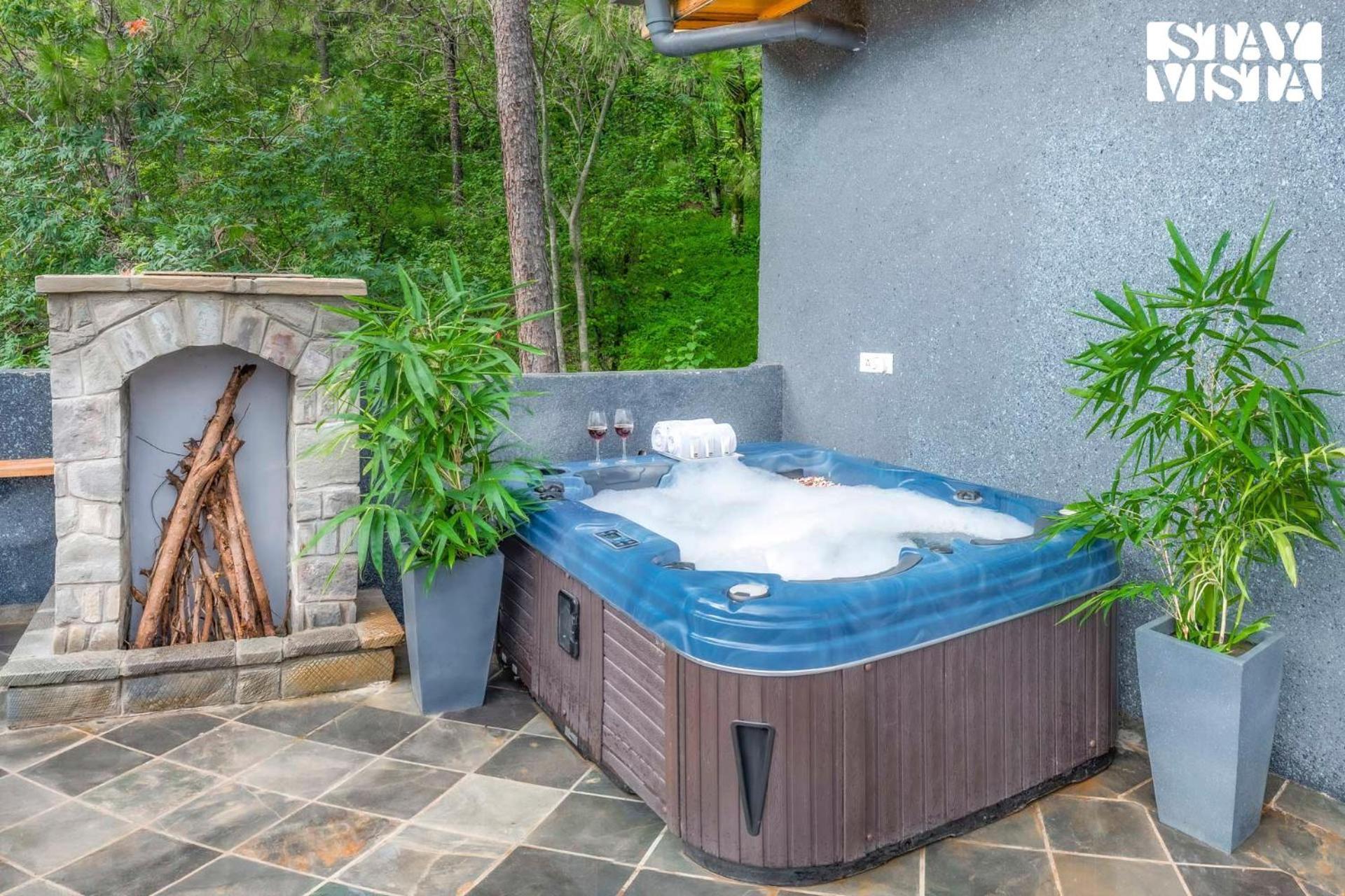 Stayvista At Sylvana Villas With Lawn, Bbq And Jacuzzi Kasauli Exterior photo