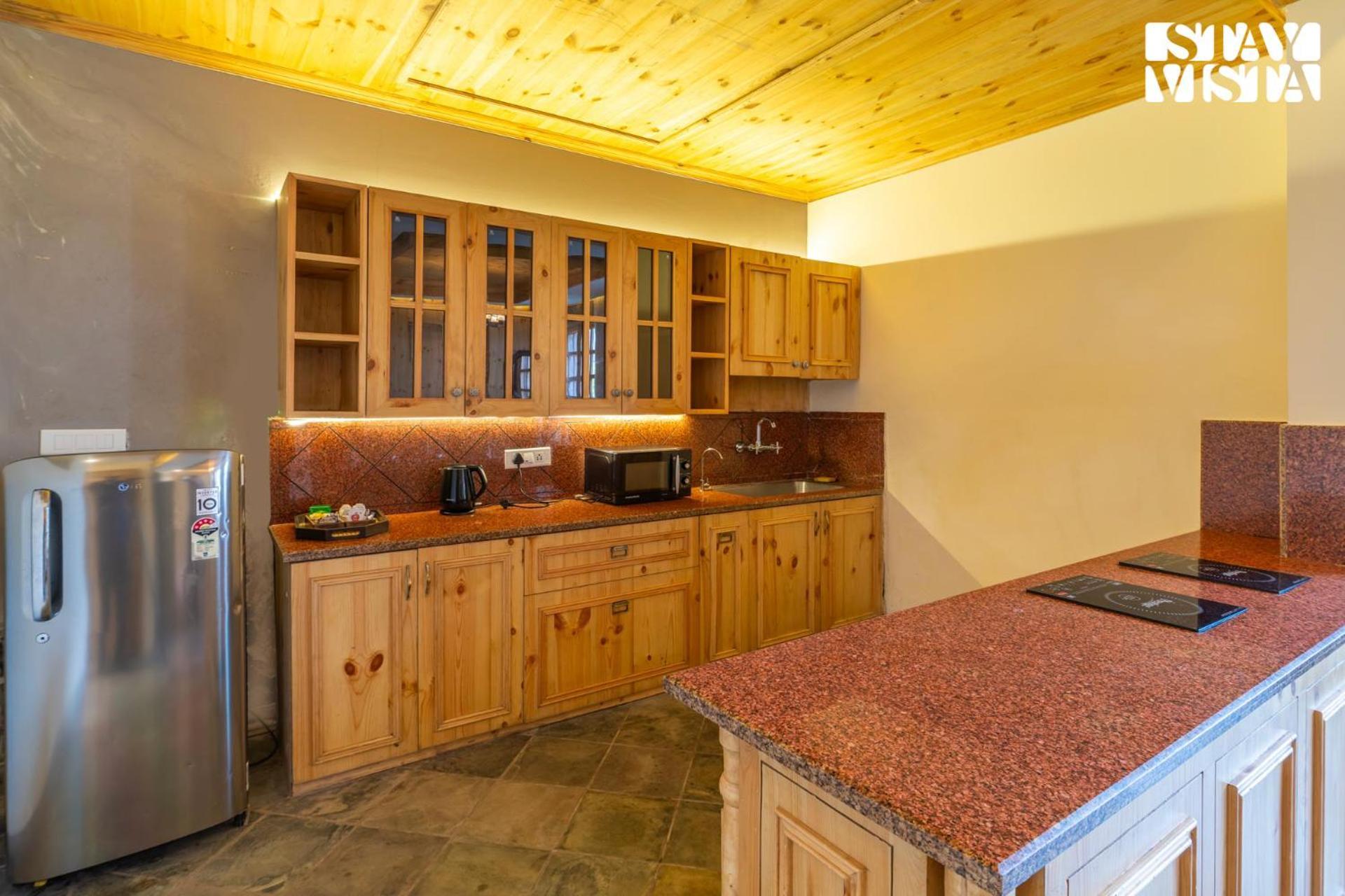 Stayvista At Sylvana Villas With Lawn, Bbq And Jacuzzi Kasauli Exterior photo