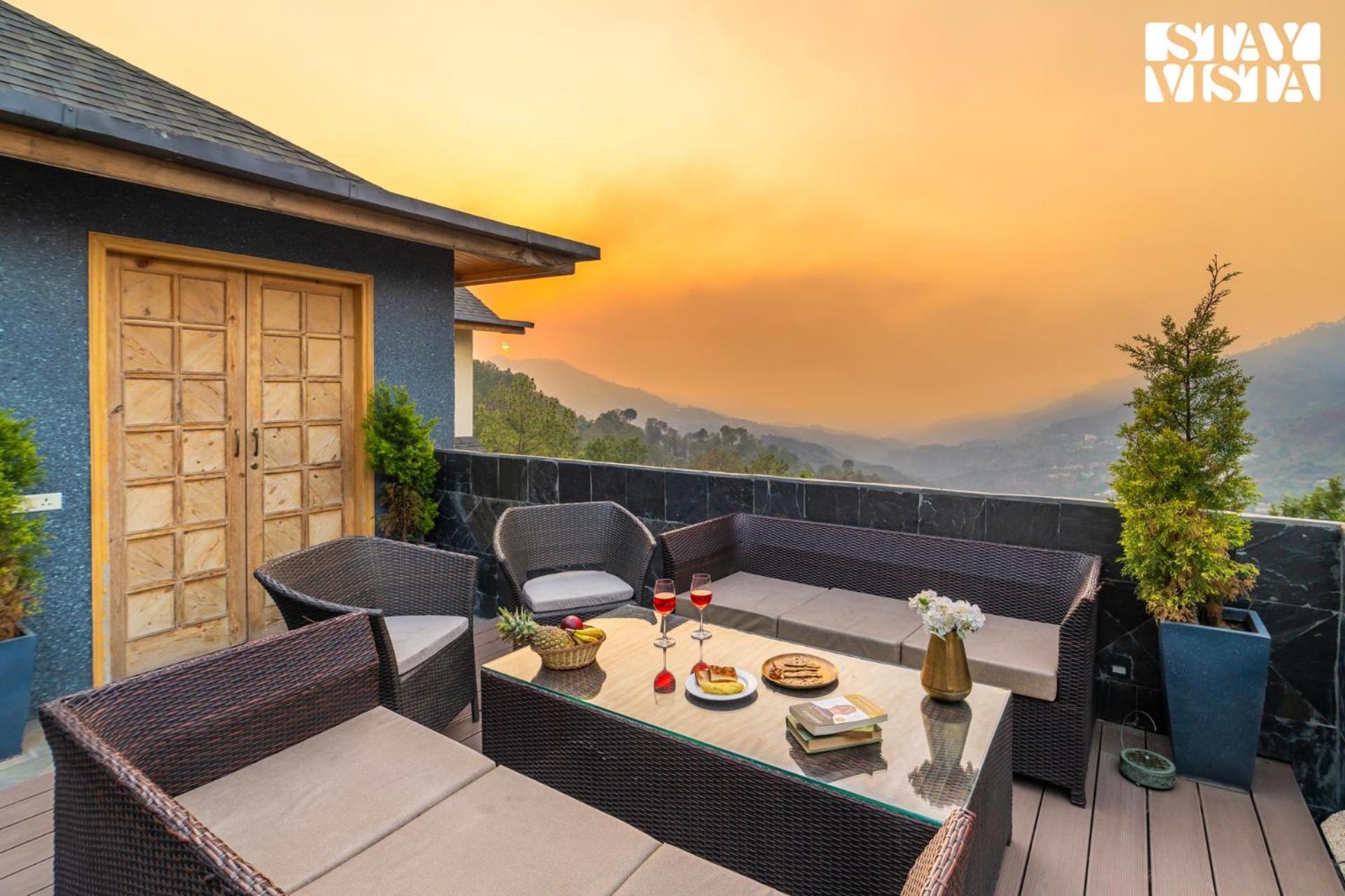 Stayvista At Sylvana Villas With Lawn, Bbq And Jacuzzi Kasauli Exterior photo