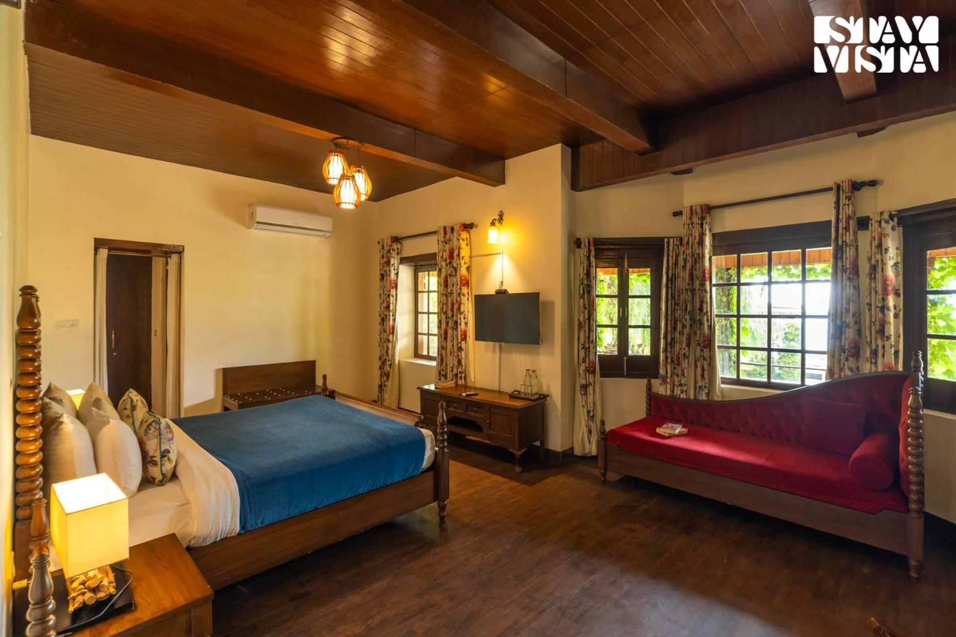 Stayvista At Sylvana Villas With Lawn, Bbq And Jacuzzi Kasauli Exterior photo