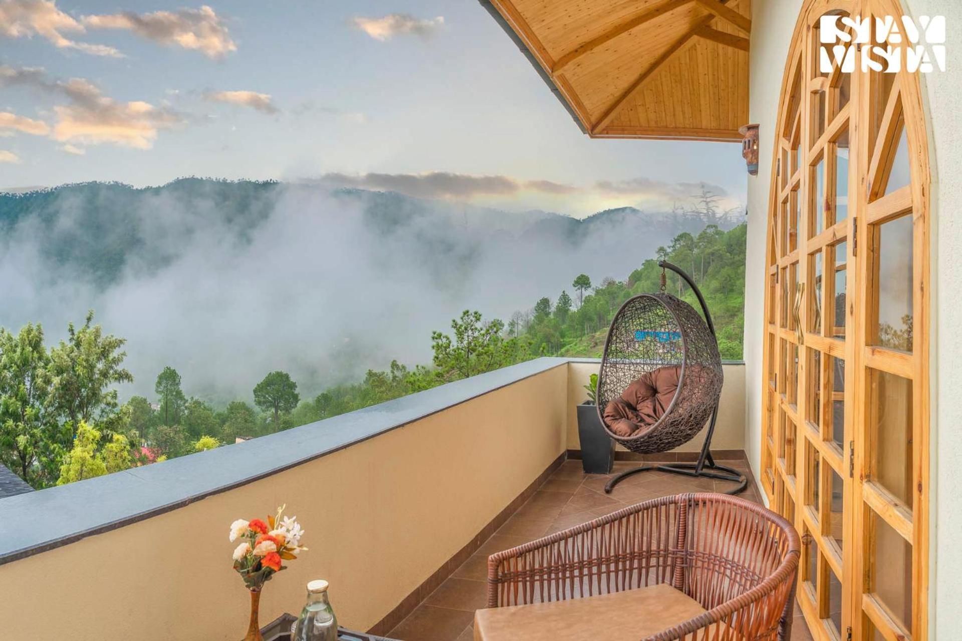 Stayvista At Sylvana Villas With Lawn, Bbq And Jacuzzi Kasauli Exterior photo