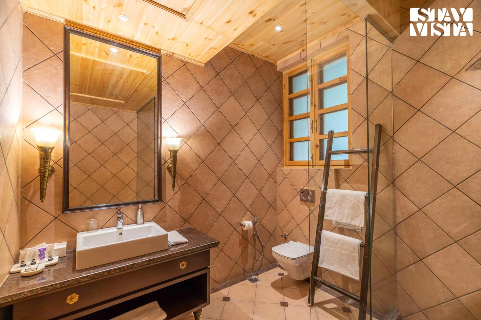 Stayvista At Sylvana Villas With Lawn, Bbq And Jacuzzi Kasauli Exterior photo